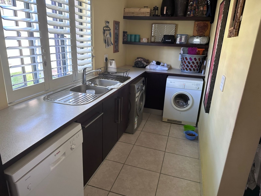 To Let 5 Bedroom Property for Rent in Rome Glen Western Cape